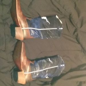 Boots size 8 1/2. They are called twisted